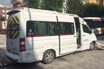 Biri işçi servisi toplam 4 aracın karıştığı kazada 9 kişi yaralandı
