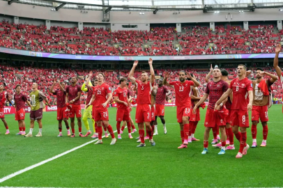 İsviçre grubu lider tamamladı
