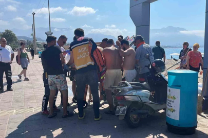Alanya’da denizde boğulma tehlikesi geçiren yaşlı adam hastaneye kaldırıldı
