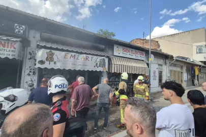 Edirne’de iş yerinde çıkan yangına kova ve hortumla müdahale
