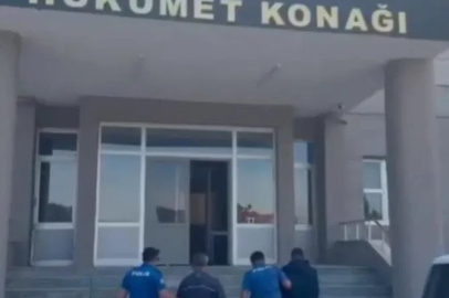Durdurulan iki tırda 27 düzensiz göçmen yakalandı
