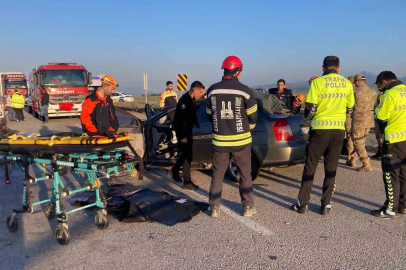 Erzurum’da otomobil kamyonete çarptı: 3 ölü, 3 yaralı
