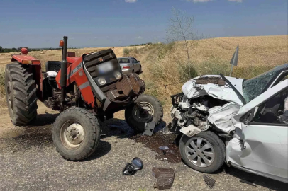 Edirne’de traktör ile otomobil çarpıştı: 2 yaralı
