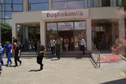 Devlet hastanesindeki acil durum tatbikatı gerçeği aratmadı

