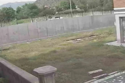 Baba-oğulun yaralandığı trafik kazası kamerada
