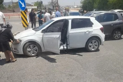 İki otomobilin çarpıştığı kazada 1 kişi yaralandı
