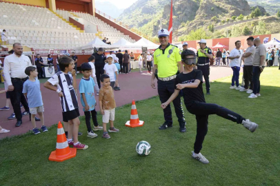 Gümüşhane’de çocuklar spor şenliğinde eğlenceli vakit geçirdi

