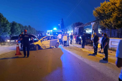 Düğün salonu önünde kaza: 4 yaralı
