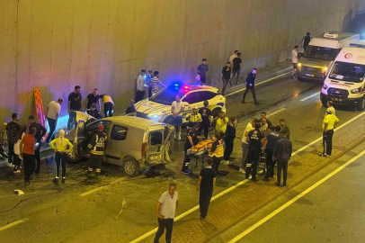 Hafif ticari araçla otomobilin karıştığı kazada: 1’i ağır 7 kişi yaralandı

