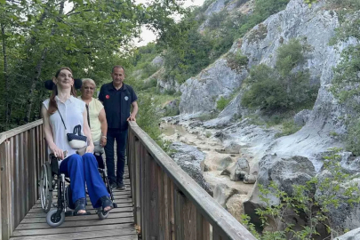 "Dünyanın en uzun boylu kadını" Kastamonu’da Horma Kanyonunu gezdi
