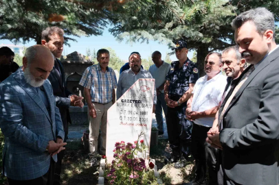 Trafik kazasında hayatını kaybeden genç gazeteci mezarı başında anıldı
