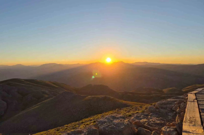Nemrut Dağı’nda gün doğumu ve gün batımı yoğun ilgi görüyor
