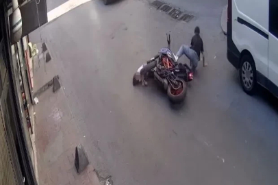Beyoğlu’nda scooter kullanan 4 yaşındaki çocuğa motosiklet çarptı
