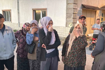 Açıkta bırakılan hayvan gübresi mahalleliyi canından bezdirdi
