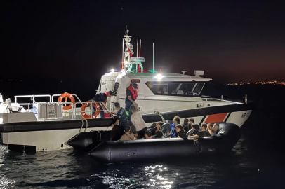 Lastik bottaki 15 düzensiz göçmen yakalandı
