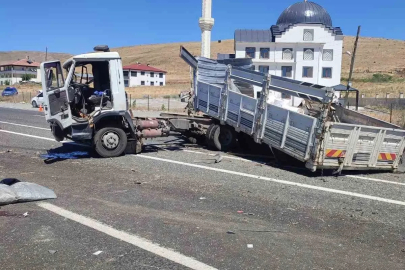 Elazığ’da kamyonlar çarpıştı: 1 yaralı
