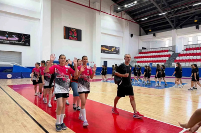 Minik hentbolcuların Türkiye şampiyonası Aydın’da başladı
