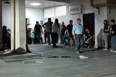 Otomobilin camından sarkan 19 yaşındaki genç hayatını kaybetti

