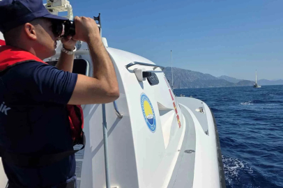 Marmaris açıklarında batan göçmen botunda kayıp 2 kişiyi arama çalışmaları sürüyor

