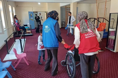 Hamur Gençlik Merkezi’nden özel öğrencilere anlamlı ziyaret
