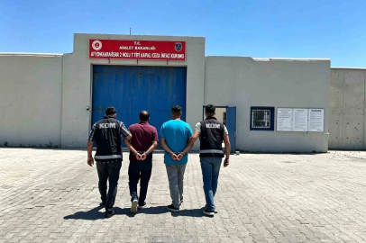 Kaçakçılık suçundan aranan 2 şahsı polis yakaladı
