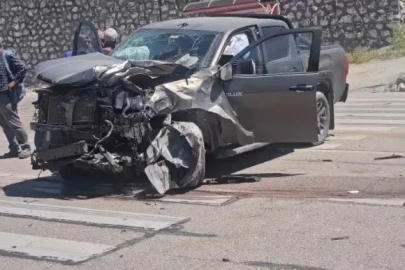 Malatya’da iki pikap çarpıştı: 3 yaralı
