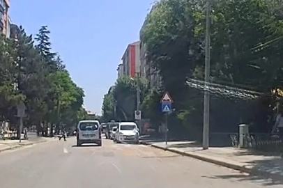 Yaya geçidinde dur işareti yaptığı araç durmayınca arkasından kovaladı

