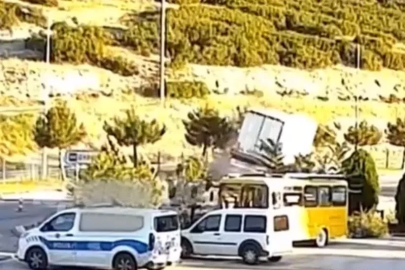 Isparta’da kontrolden çıkan tır devrildi
