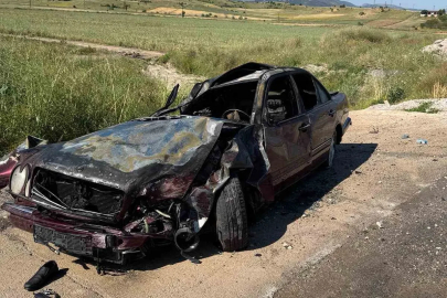 Yozgat’ta devrilen otomobil yandı: 1 ölü, 3 yaralı
