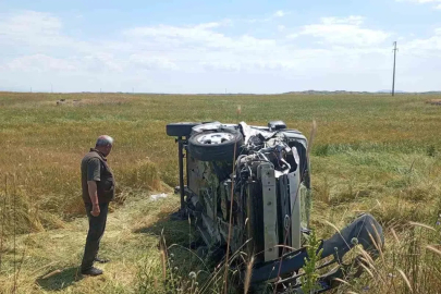 Malazgirt’te kamyonet traktörle çarpıştı: 2 yaralı
