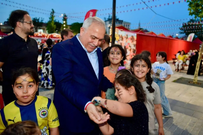 Fatih’te "Mutlu Çocuk Şenliği"ne yoğun ilgi
