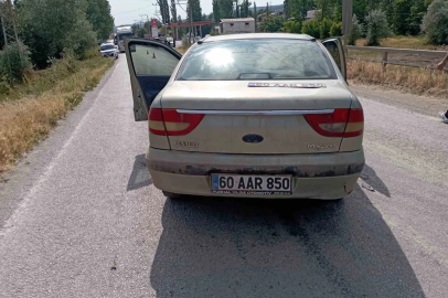 İki otomobil kafa kafaya çarpıştı: 2 yaralı
