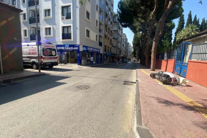 Otomobilin çarptığı motosiklet kaldırıma çıktı: 1 yaralı
