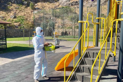 Körfez’de çocuk parklarında hijyen mesaisi
