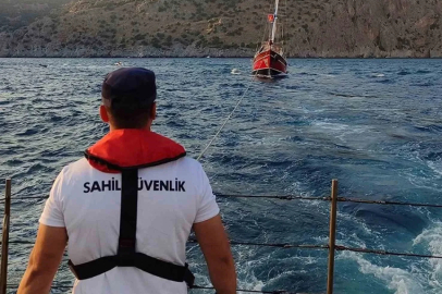 Arızalanan yat, Sahil Güvenlik ekipleri tarafından kurtarıldı
