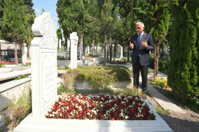 Bakan Ersoy’dan Fatih Külliyesi Haziresi’ne anlamlı ziyaret
