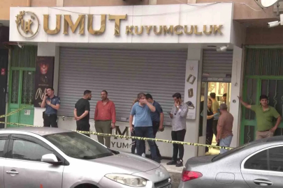Maltepe’de silahlı kuyumcu soygunu: Şüpheliler altınlarla kaçtı
