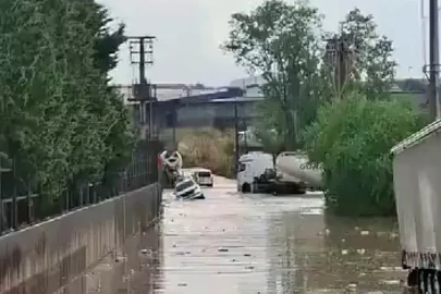 Kocaeli’yi sağanak vurdu: Araçlar mahsur kaldı
