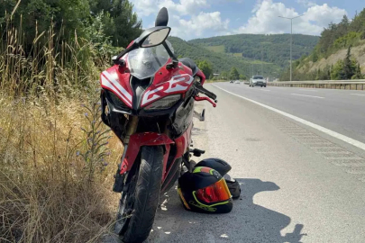 Motosiklet tıra arkadan çarptı: 2 yaralı
