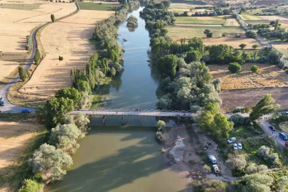Kızılırmak Nehri’nde çırpınan çocuğunu kurtarmak için suya giren baba kayboldu
