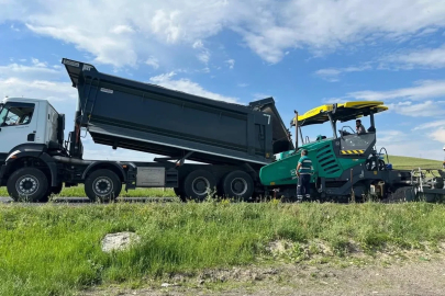 Kars’ta asfalt seferberliği sürüyor: Esenyayla köyü yolu tamamlandı
