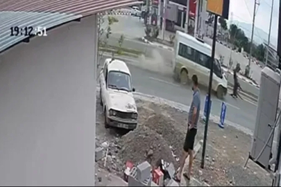 Osmaniye’de minibüs başıboş ata çarptı
