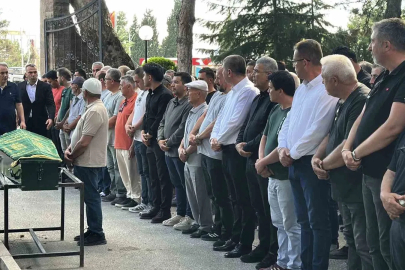 Diş tedavisi için gittiği hastanede hayatını kaybeden 8 yaşındaki kız son yolculuğuna uğurlandı
