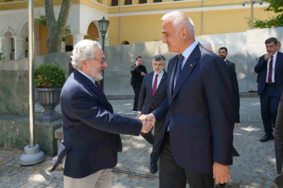 Bakan Ersoy, İslam Kültür, Sanat ve Tarih Araştırma Merkezi’nin çalışmalarını inceledi
