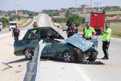 Tofaş bariyerlere ok gibi saplandı: 1 yaralı

