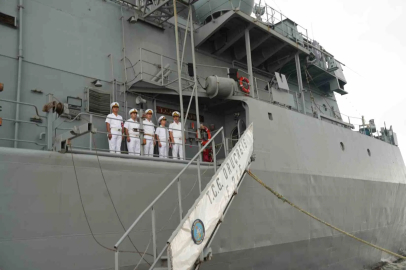 Türk donanmasından Atlantik’in ötesinde güç gösterisi: TCG Oruçreis New York’ta
