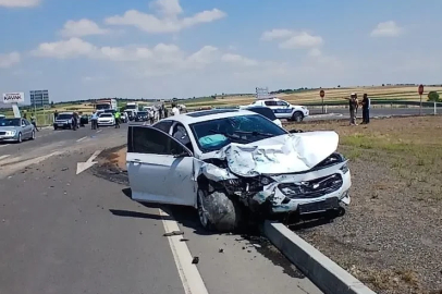 Konya’da otomobil ile hafif ticari araç çarpıştı: 1’i ağır 5 yaralı

