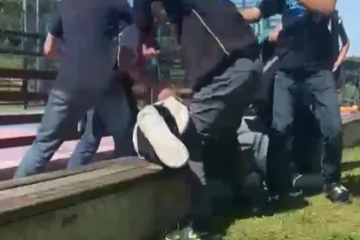 Arnavutköy’de çocuklar arasındaki kavga kamerada: acımasızca saldırdılar
