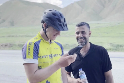 Dil engelini yapay zekayla çözdüler: Erzurum yolunda İngiliz turiste Şenkaya misafirperverliği
