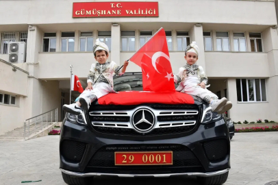 Sünnet çocukları valinin makam aracıyla şehir turu attı
